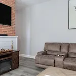 Luxury 2Br Midtown Parking